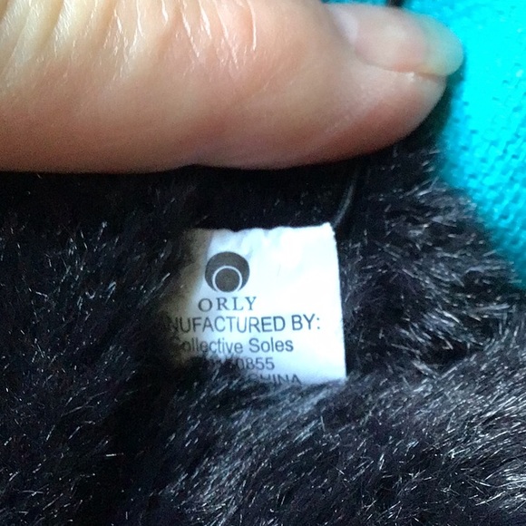 New black slide on fluffy slippers by ORLY- Collective Soles - Picture 6 of 6